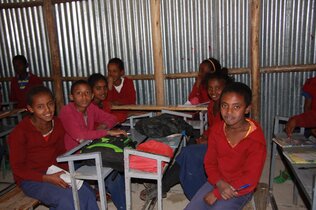 Ein Klassenzimmer in der Miwtsae Werki Schule